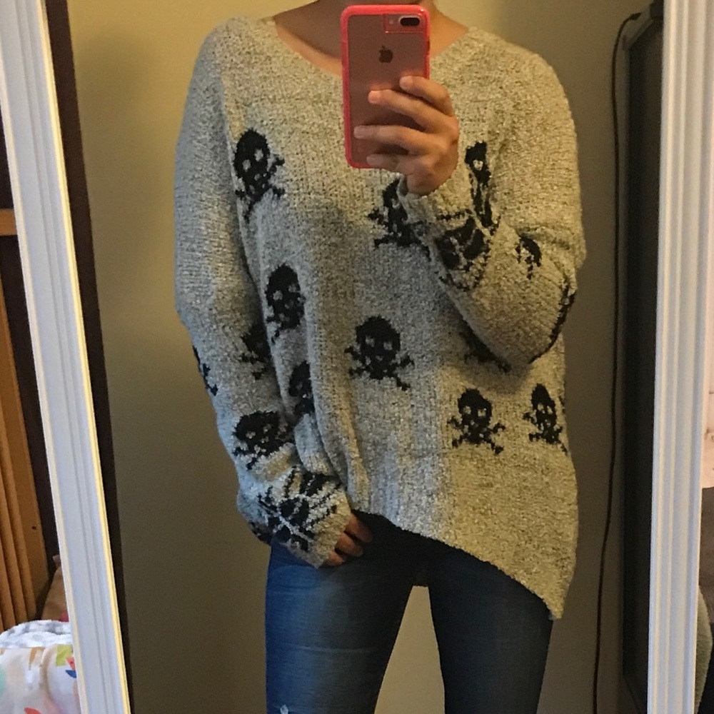 Super comfy oversized skull sweater